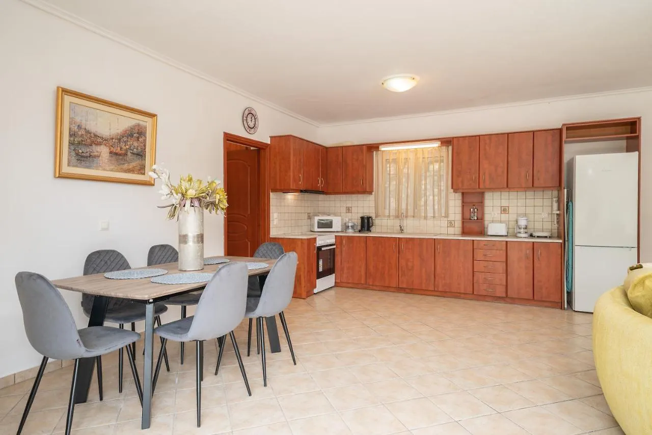 Faos Luxury Apartments Agia Efimia 0*,