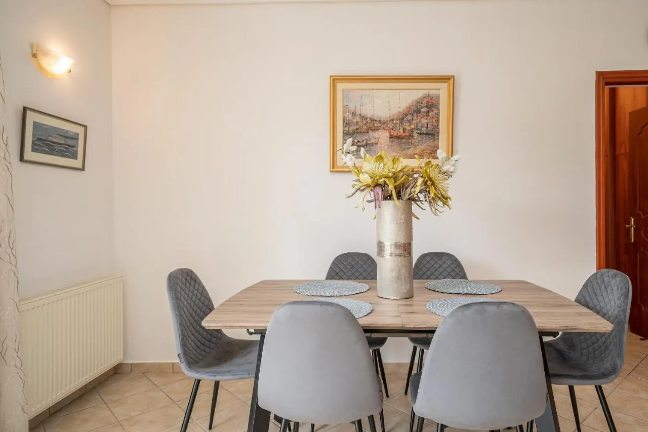 Faos Luxury Apartments Agia Efimia